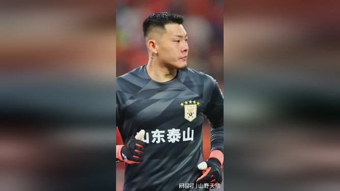 包含裁判判罚惹争议,恒大怒摔队长袖标离场!!的词条 包含裁判判罚惹争议,恒大怒摔队长袖标离场!!的词条