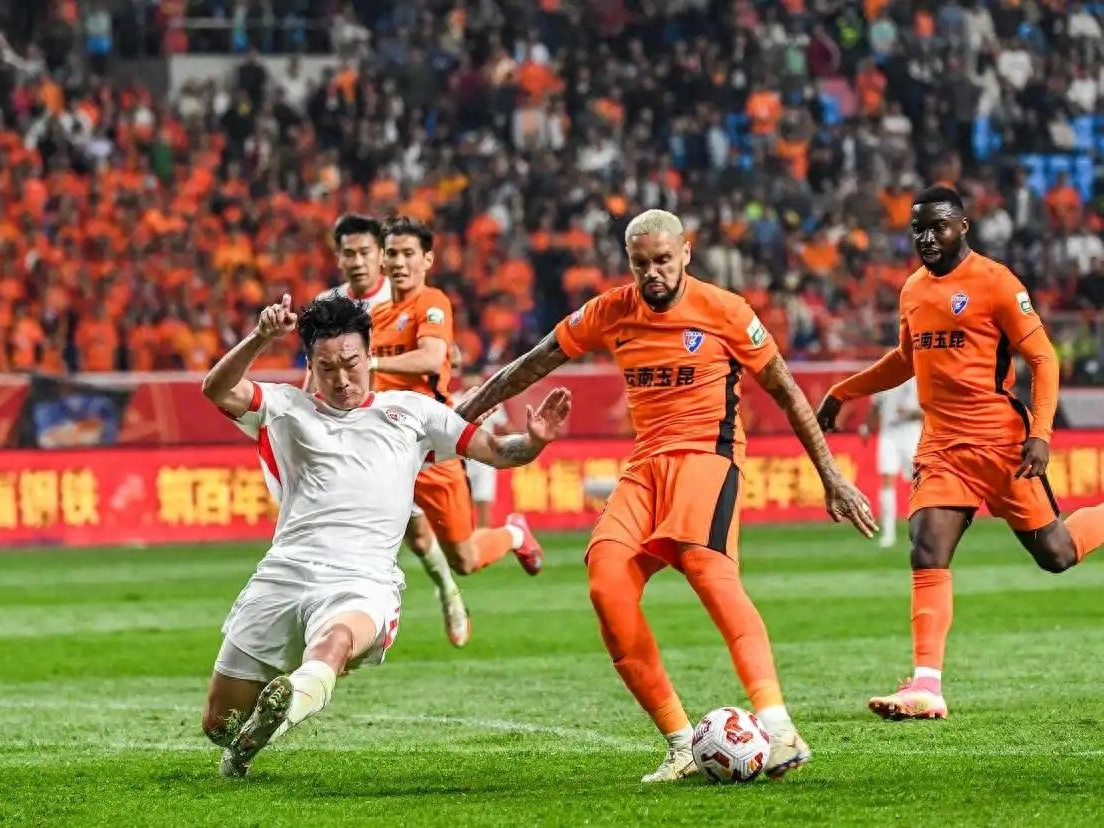 足球精英集结,重量级对决引人瞩目 足球精英集结,重量级对决引人瞩目