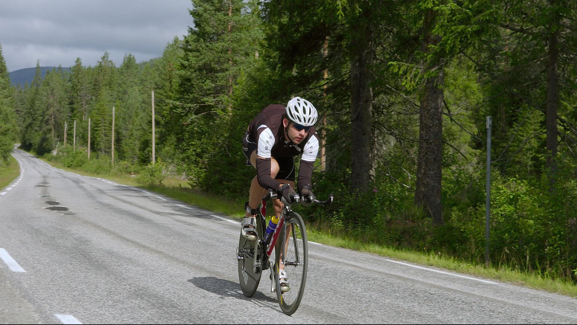 伦纳德关键战不手软，雄鹿收割步行者，东部新王者的冷酷与坚韧