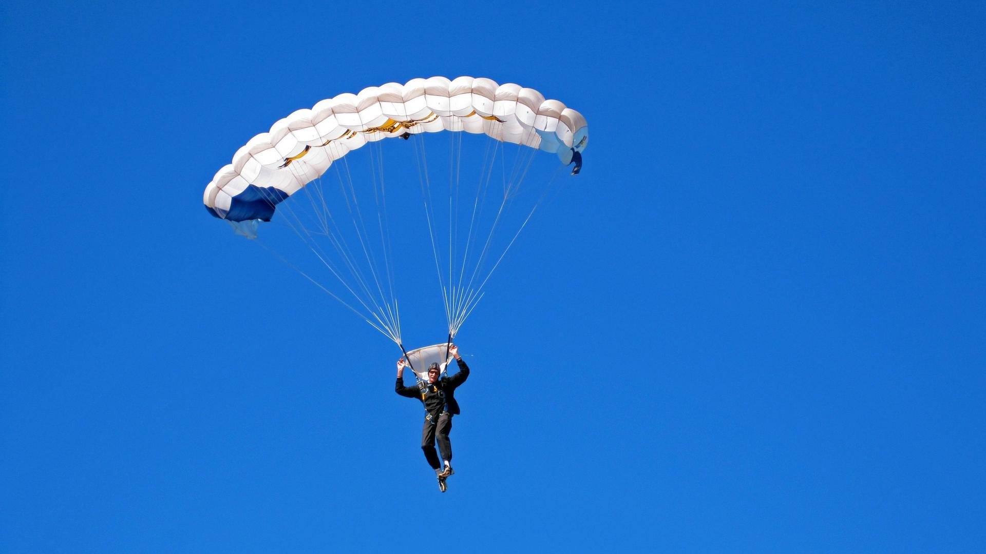 独行者的孤勇，当德国战车碾过樱花，桃田贤斗为何一人扛起全队？